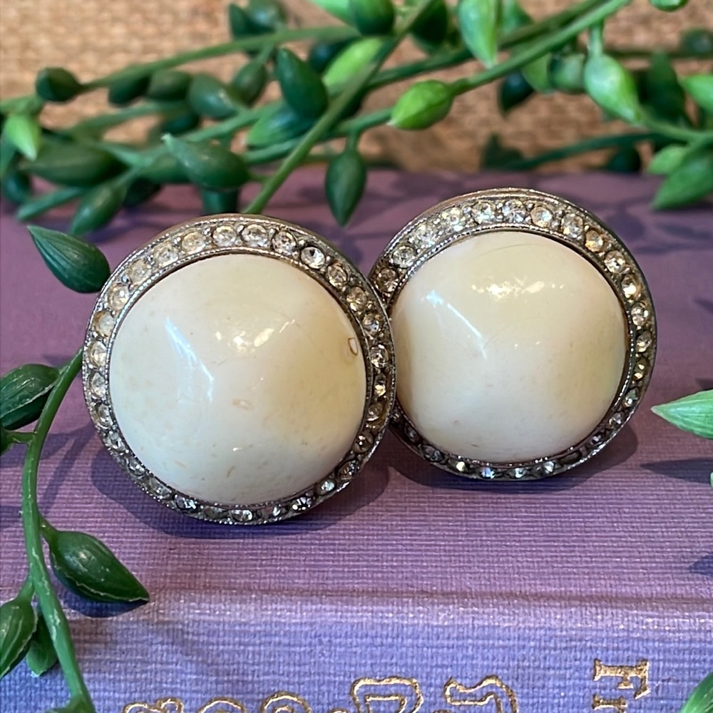 Vintage Bergere Clip Earrings
